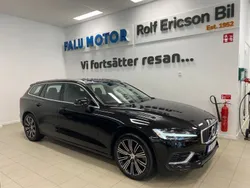 Svart Begagnad 2022 Volvo V60 Kombi | 319 500 kr (Marknadspris)