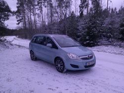 Blå met. Begagnad 2010 Opel Zafira Minibuss | 29 900 kr (Lite dyr)