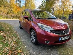 Röd Begagnad 2014 Nissan Note Halvkombi | 77 900 kr (Marknadspris)