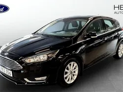 Svart Begagnad 2017 Ford Focus Halvkombi | 104 900 kr (Marknadspris)