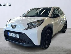 Vit Begagnad 2022 Toyota Aygo Play Halvkombi | 174 900 kr (Marknadspris)