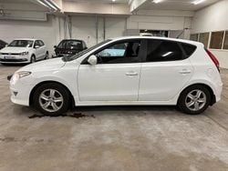 Vit Begagnad 2010 Hyundai i30 Halvkombi | 29 900 kr (Marknadspris)