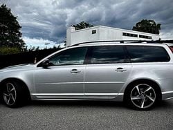 Grå Begagnad 2013 Volvo V70 R-Design Kombi | 125 900 kr (Marknadspris)