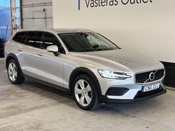 Silver Begagnad 2022 Volvo V60 CC Momentum Kombi | 314 900 kr (Marknadspris)