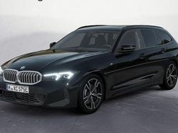 Svart (safirsvart metallic) Ny 2025 BMW 330e Efficient Dynamics Kombi | 643 700 kr (Marknadspris)