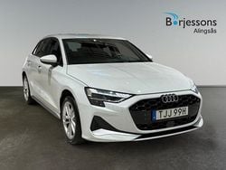 Glaciärvit metallic Begagnad 2024 Audi A3 Advanced Plus Sedan | 309 900 kr (Marknadspris)