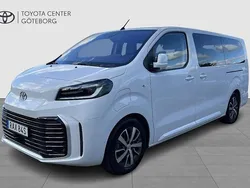 Vit Begagnad 2024 Toyota Proace Verso Kombi | 399 900 kr