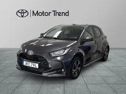 Mörkgrå (grå) Ny 2024 Toyota Yaris Hybrid Active Halvkombi | 284 900 kr (Lite dyr)