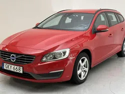 Röd Begagnad 2015 Volvo V60 Kinetic Kombi | 139 800 kr