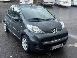 Grå Begagnad 2011 Peugeot 107 Halvkombi | 33 900 kr (Marknadspris)