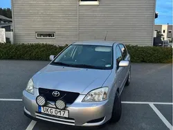 Silver Begagnad 2003 Toyota Corolla Halvkombi | 35 000 kr (Marknadspris)