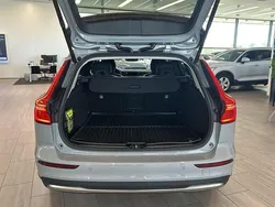 Grå Begagnad 2024 Volvo V60 CC Plus Kombi | 469 900 kr (Bra pris)