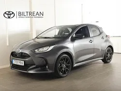 Mörkgrå Begagnad 2023 Toyota Yaris Hybrid Style Halvkombi | 248 900 kr (Marknadspris)