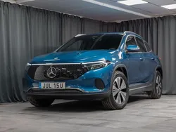 Blå Begagnad 2024 Mercedes EQA250+ SUV | 399 000 kr