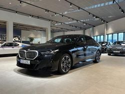 Svart Begagnad 2024 BMW 520 M Sport Sedan | 569 000 kr (Bra pris)
