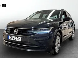 Grå Begagnad 2022 VW Tiguan Life SUV | 309 900 kr (Marknadspris)