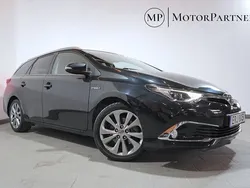 Svart Begagnad 2017 Toyota Auris Touring Sports Executive Kombi | 169 900 kr (Marknadspris)