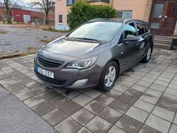 Grå Begagnad 2011 Opel Astra Enjoy Kombi | 29 900 kr (Marknadspris)