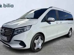 Grå Begagnad 2025 Mercedes V300 Minibuss | 949 000 kr