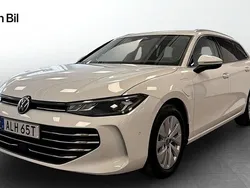 Vit Begagnad 2024 VW Passat Business Kombi | 459 900 kr (Marknadspris)