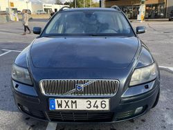 Blå Begagnad 2005 Volvo V50 Kinetic Kombi | 20 000 kr
