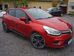 Röd Begagnad 2017 Renault Clio IV Intens Halvkombi | 89 900 kr (Marknadspris)