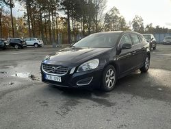 Svart Begagnad 2012 Volvo V60 Momentum Kombi | 49 000 kr (Marknadspris)