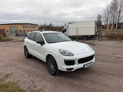 Vit Begagnad 2016 Porsche Cayenne Edition SUV | 369 900 kr