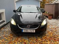 Sapphire black Begagnad 2014 Volvo V40 Momentum Kombi | 124 900 kr (Bra pris)