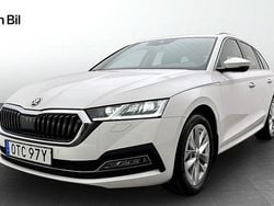 Vit (candy white) Begagnad 2023 Skoda Octavia Style Kombi | 322 900 kr (Marknadspris)