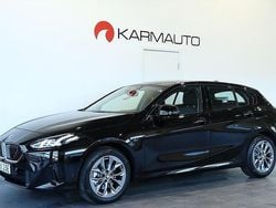 Svart Begagnad 2025 BMW 120 Shadowline Halvkombi | 349 900 kr