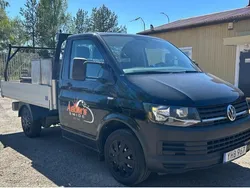 Svart Begagnad 2017 VW T6 Van | 195 000 kr