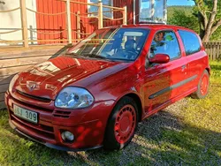 Röd Begagnad 2001 Renault Clio II R.S. Halvkombi | 39 900 kr