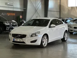 Vit (ice vit) Begagnad 2011 Volvo S60 Momentum Sedan | 84 900 kr (Marknadspris)