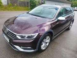 Mörkröd (röd) Begagnad 2018 VW Passat Alltrack Kombi | 174 900 kr (Bra pris)