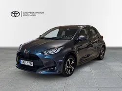 Mörkgrå (grå) Begagnad 2024 Toyota Yaris Hybrid Active Halvkombi | 249 900 kr (Lite dyr)