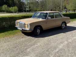 Begagnad 1975 Mercedes 230 Sedan | 100 000 kr