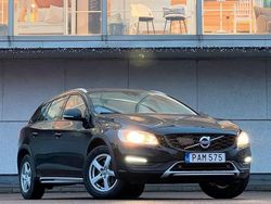 Svart Begagnad 2017 Volvo V60 CC Kombi | 157 900 kr (Bra pris)