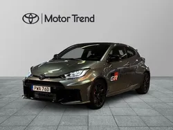 Silver Ny 2024 Toyota Yaris Halvkombi | 639 900 kr (Marknadspris)