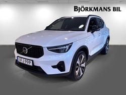 Vit Begagnad 2022 Volvo XC40 SUV | 349 000 kr (Marknadspris)