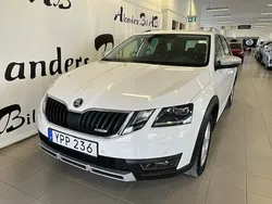 Vit Begagnad 2017 Skoda Octavia Scout Kombi | 224 900 kr (Marknadspris)