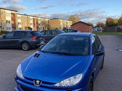 Blå Begagnad 2007 Peugeot 206 Halvkombi | 18 000 kr (Marknadspris)