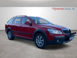 Röd Begagnad 2013 Skoda Octavia Scout Kombi | 99 900 kr (Marknadspris)