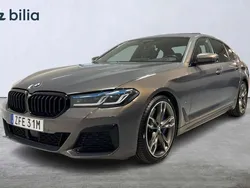 Grå Begagnad 2022 BMW M550 Shadowline Sedan | 799 000 kr