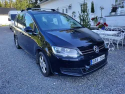 Svart Begagnad 2012 VW Sharan Minibuss | 50 000 kr