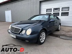Mörkblå Begagnad 1999 Mercedes CLK320 Sportkupé | 39 900 kr