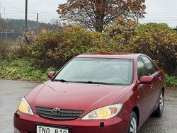 Mörkröd Begagnad 2001 Toyota Camry Sedan | 25 000 kr (Dyr)