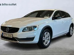Vit Begagnad 2015 Volvo V60 CC Momentum Kombi | 169 900 kr (Lite dyr)