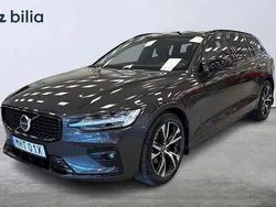 Grå Begagnad 2024 Volvo V60 Plus Kombi | 389 000 kr (Marknadspris)