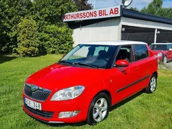 Röd Begagnad 2012 Skoda Fabia Elegance Halvkombi | 59 400 kr (Lite dyr)